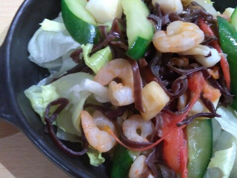 サラダ野菜をイメチェン☆シーフードミックスの炒め物